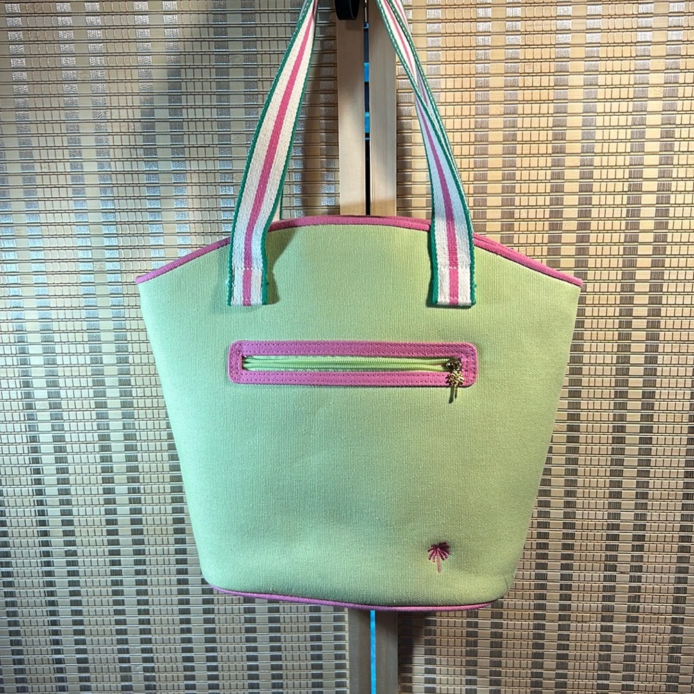 Lilly Pulitzer Green W/Pink Detailing &Gold Hardware. Bucket Purse VGUC